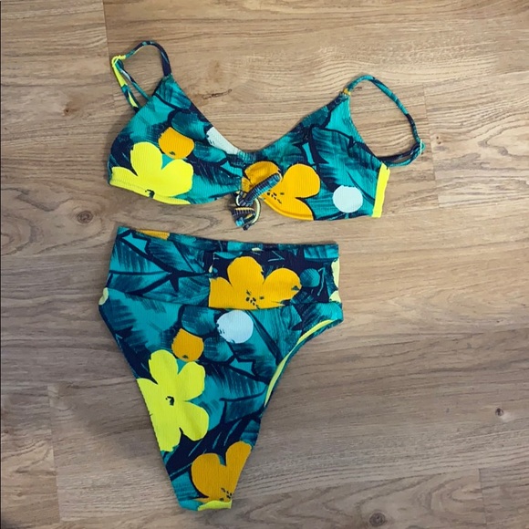 Aerie bikini set and SHEIN bikini top - Picture 2 of 3